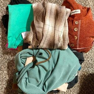 Women’s mystery bundle boutique clothing.